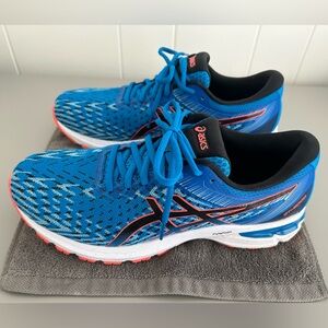 ASICS GT 2000 8. Men’s size 11. Orange and blue. Like new. !!! 🔥🔥🔥